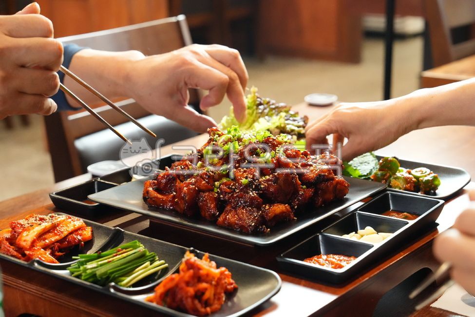 Pork feet,Seasoned Jokbal,spicy pigs feet,cook,fire tribe,Korean,reserves,dishes,pork,korean,food,meal,Korean food,meat,Buljokbal