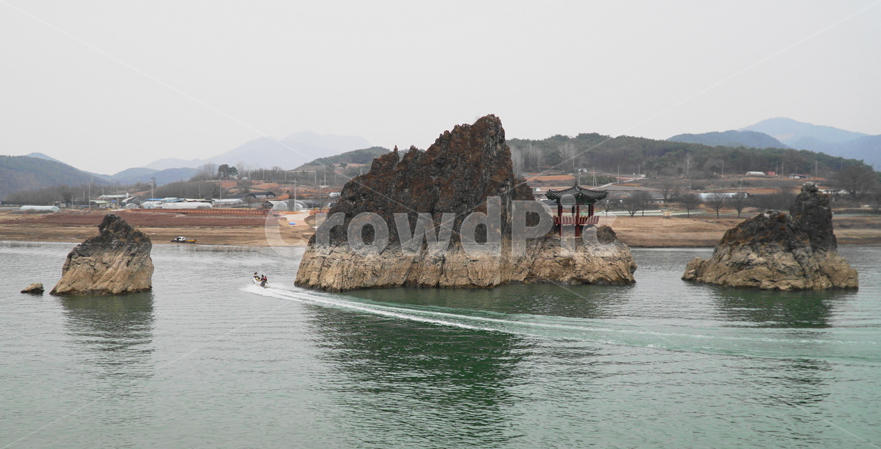 단양팔경,도담삼봉,충청도,저수지,삼봉,자연,풍경,nature,landscape,한국자연풍경,한국자연경관,korea nature landscape,outdoors,옥외,land,땅,ocean,대양,water,물,sea,바다,shoreline,해안선,coast,연안