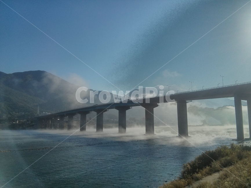 팔당대교,물안개,예봉산,겨울,아침,안개,자연,풍경,nature,landscape,한국자연풍경,한국자연경관,korea nature landscape,bridge,다리,building,건물,water,물
