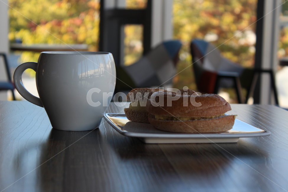 빵,food,음식,bread,차,커피,흰색그릇,베이글,아웃포커싱,음식,식재료,요리,food,cook,meal,dishes,food reserves,디저트,간식,후식,dessert,snack