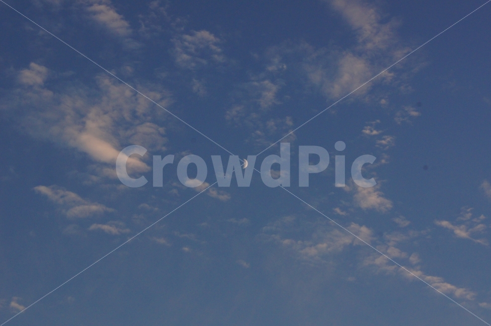 cloud,sky,blue sky,moon,crescent,early afternoon
