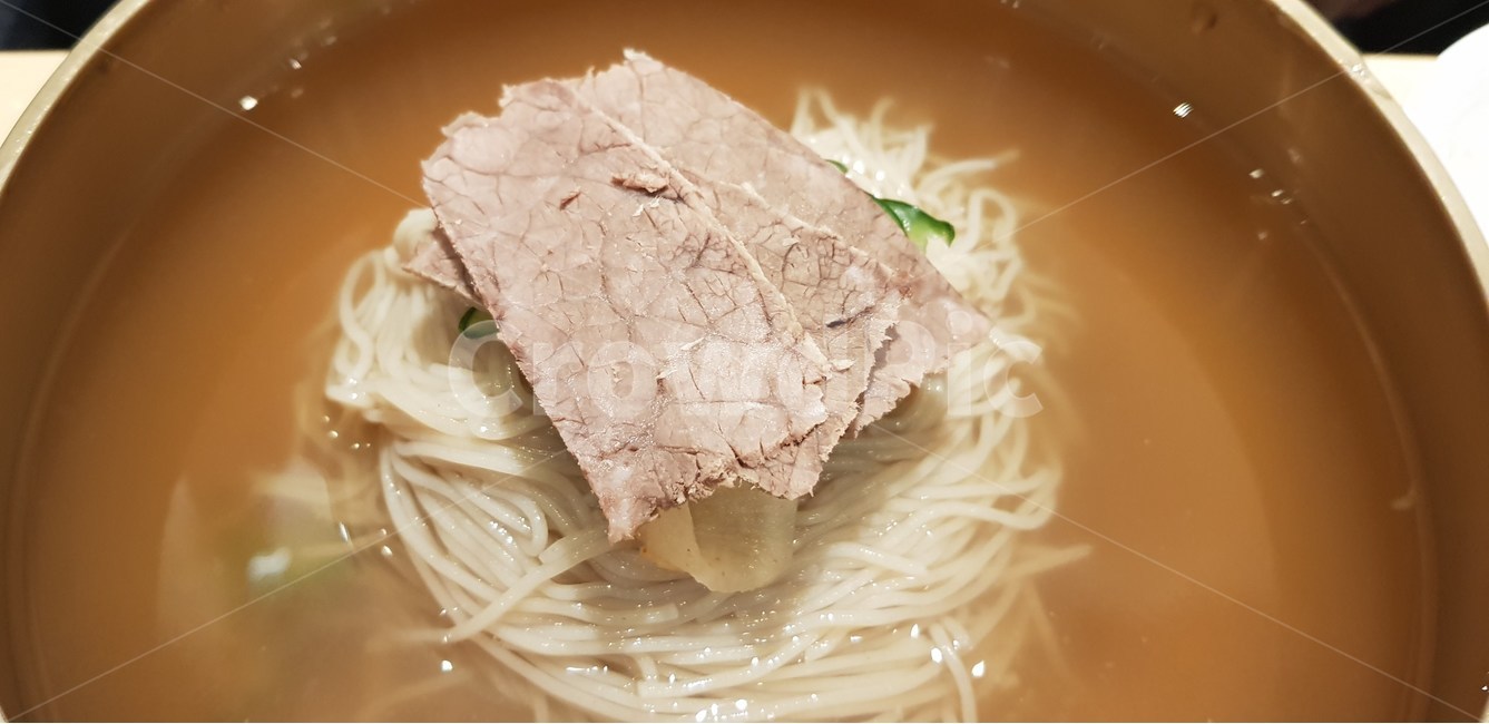 평양냉면,평양냉면,물냉면,이북식냉면,북한식냉면,메밀냉면,국수,고명,편육,수육,육수,음식,식재료,요리,food,cook,meal,dishes,food reserves,면류,면요리,noodles