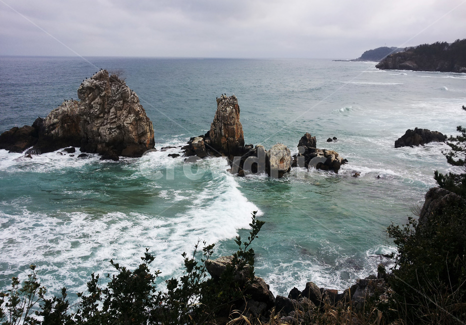 바다,절벽,풍경,바위,삼척,동해,겨울바다,자연,관광지,돌,강원도,winter,한국자연경관,한국자연풍경,nature,landscape,koreanaturelandscape,파도,sea