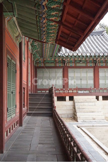 창경궁,경복궁,궁궐,한옥,전통,기와,문,기와집,전통적인,한국적인,고궁,처마,한국건축,풍경,한국,덕수궁,돌계단,계단,장소,오래된,한국전통,한국문화,korean traditional,korean culture,건축물,건물외관,exterior,building,structure,architecture,construction