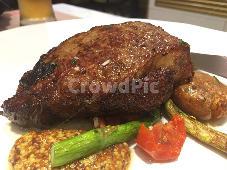 스테이크,외식,소고기,플레이팅,plating,요리,food,음식,음식,식재료,요리,food,cook,meal,dishes,food reserves,육류,고기,meat