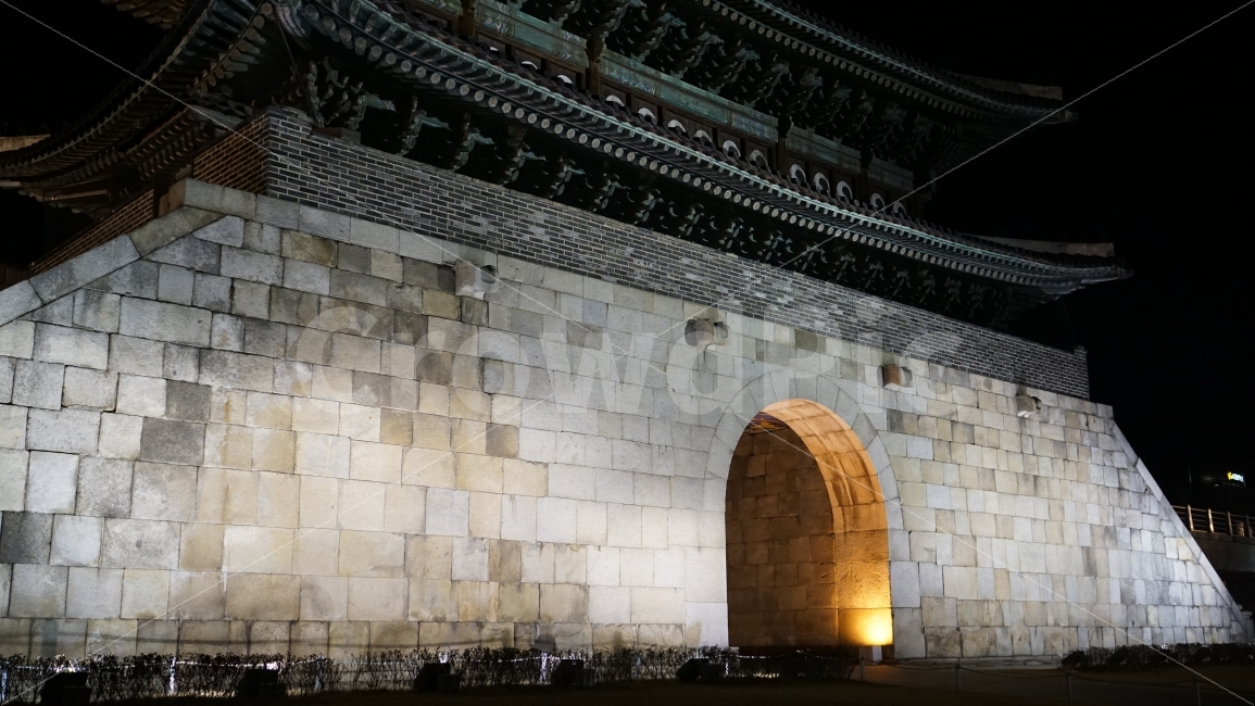 수원성,조선,한국,전통,성벽,기와,한옥,야경,조명,풀,밤,어둠,문화,역사,정조,성,밤하늘,성곽,성문,벽돌,건축,문화재,유적지,문화유산,유적,유네스코세계문화유산,한국적인,한국문화,한국역사,히스토리,history,culture,castle,전쟁,방어,조선시대,과거,옛날,korea,snap,snpshot,스냅,스냅사진,스넵,스넵사진,감성,감성사진,힐링,힐링사진,경치,풍경,landscape,자연,nature,정조대왕,다산정약용,다산,정약용,캐슬,고성,전각,한국전통,야경,밤,풍경,nightscape,night,landscape,랜드마크,landmark,tourist attraction,한국전통,한국문화,korean traditional,korean culture,walkway,보도,path,통로