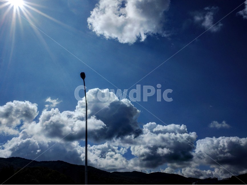 태양,구름,하늘,파란,가로등,역광,자연,풍경,nature,landscape,outdoors,옥외,sky,weather,날씨,cloud,cumulus,적운,flare,플레어,light,빛