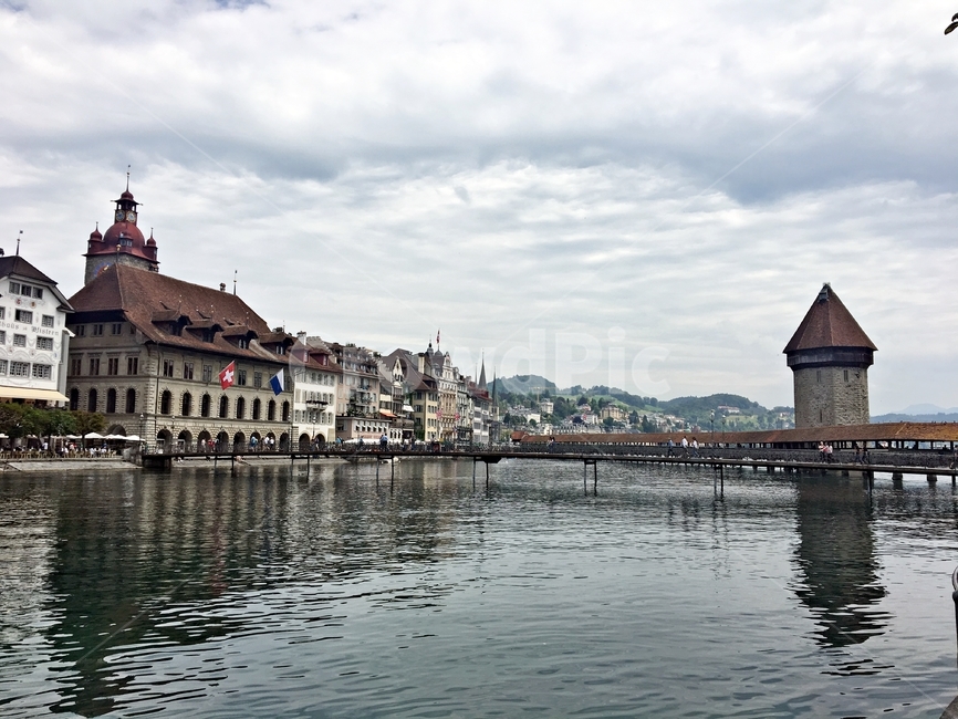 스위스,루체른,카펠교,나무다리,luzern,건축물,도시,풍경,city,landscape,건축물,건물외관,exterior,building,structure,architecture,construction,water,물,건물
