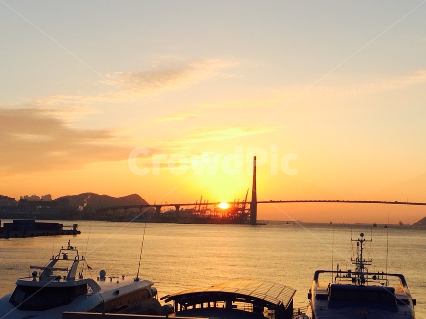 하늘,배,Busan,부산,노을,부둣가,붉은노을,풍경,바다,자연,풍경,nature,landscape,vehicle,차량,transportation,교통,watercraft,선박,boat,보트,water,물,waterfront,워터 프론트