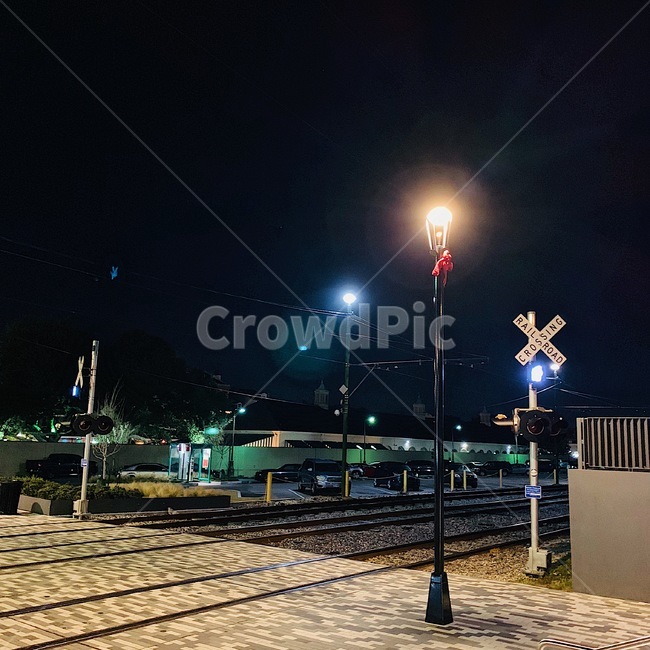 밤,가로등,기찻길,불빛,감성사진,night,streetlamp,train,railroad,trainrail,light,bright,colorful,mood,배경화면,야경,밤,풍경,nightscape,night,landscape,교통,교통수단,traffic,transportation,bridge,다리,boardwalk,산책로,building,건물