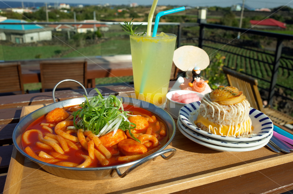 떡볶이,분식,국물떡볶이,음식,한국음식,야외,빨간음식,매운음식,요리,브런치,간식,food,koreancuisine,koreanfood,spicyfood,dishes,음식,식재료,요리,food,cook,meal,dishes,food reserves