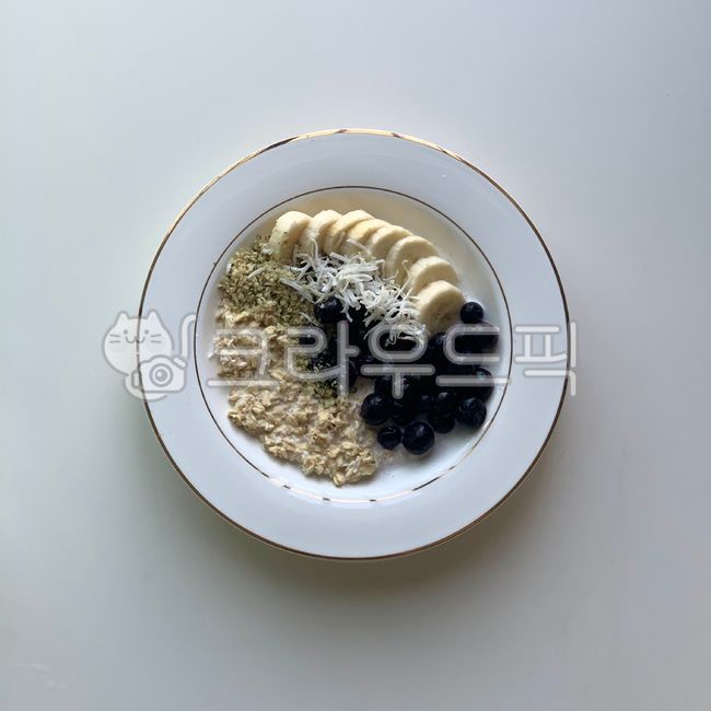 오트밀,아침식사,오버나이트오트밀,건강식,healthyfood,food,meal,breakfast,oatmeal,과일,블루베리,바나나,코코넛,햄프씨드