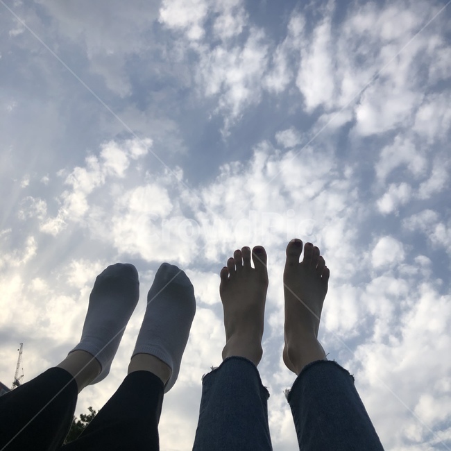 person,사람,human,인간,발,하늘