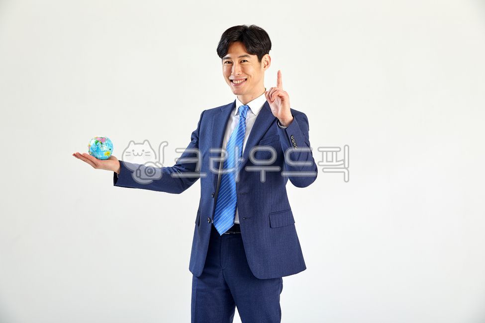 글로벌,정장,미소,지구본,글로벌사업,성공,도전,자신감,직장인,인물,업무,구직,취업,비지니스,남성,매니저,과장,대리,30대,20대,영업,경영자,경영,컨설팅,금융,한국인,동양인,아시아인,1명,회사,사무실,실내,멋진청년,꿈,관리직,일,흰색,누끼,앉은모습,청년,넥타이,1등,최고,글러벌,사업가,청년사업가,global,formal,smile,businessman,globe,globalbusiness,success,challenge,confidence,officeworker,person,job,business,male,deputy,30s,20s,sales,manager,consulting,finance,korean,asian,1person,office,wonderfulyoungmanagement,dream,white,management,clothing,의류,apparel,의복,사람,인물,인간,human,person,남성,남자,man,male,비즈니스,사업,business,service,work