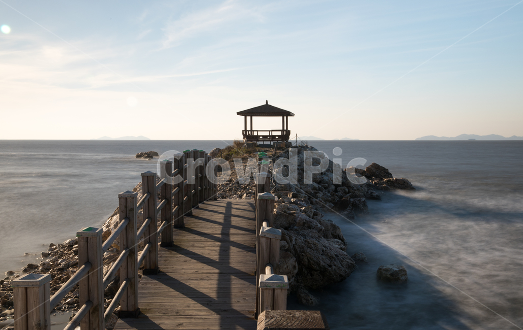 shoreline,해안선,water,물,ocean,sea,대양,바다,nature,자연,outdoors,옥외,해수욕장,오후,돌머리,백바위,영광,하늘,노을,일몰,장노출,데크로드