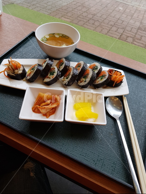 김밥,김밥한줄,혼밥,한줄김밥,나홀로김밥,음식,식재료,요리,food,cook,meal,dishes,food reserves,한식,한국음식,한국요리,korean food,korean dishes,korean meal,korean cook