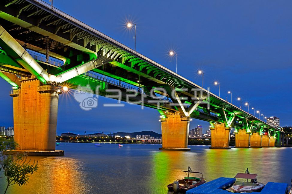 night view,Han River Bridge,reflection,light,Cheongdam Bridge,Han River night view,Han River