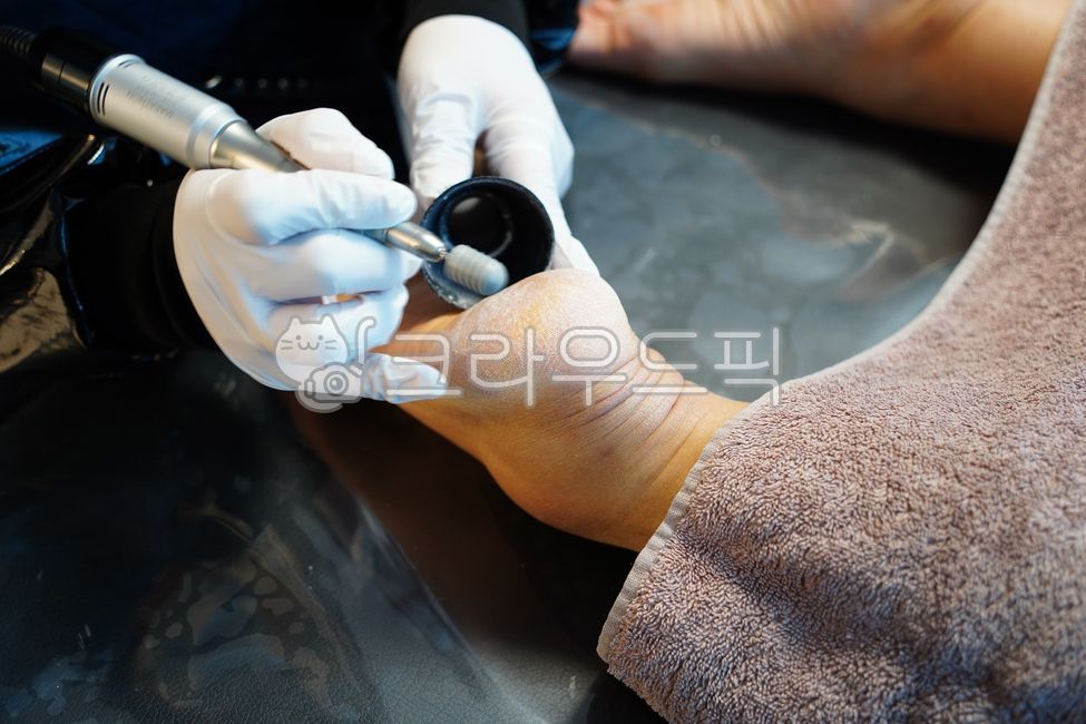 발,발케어,풋케어,발관리,각질제거,맨발,관리,뷰티,미용,발바닥,발각질,각질,피부,건조,굳은살,뒤꿈치,뒷꿈치,발꿈치,footcare,foot
