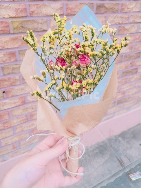 flower,꽃,blossom,꽃다발,드라이플라워,안개꽃,선물,기념일,축하,anniversary,congratulation,celebrate,celebration
