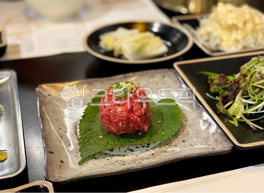 lawbeef,table setting,Plating,meat,raw meat,beef,cooking,interior