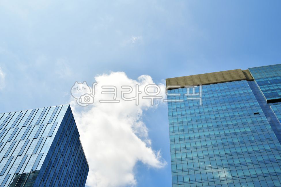 건물,빌딩,건축물,아파트,고층아파트,오피스,오피스빌딩,고층건물,고층빌딩,스카이라인,마천루,비즈니스,도시,시티,타워,건축,도심,부동산,맨션,하늘,푸른,파란,푸른하늘,파란하늘,블루,야외,바깥,실외,낮,주간,도시풍경,도시경관,구름