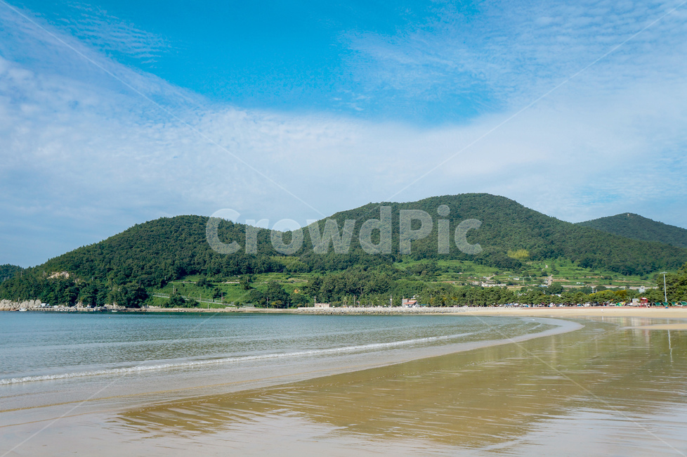 nature,자연,outdoors,옥외,water,물,land,땅,ocean,대양,sea,바다,shoreline,해안선,남해,상주은모래비치,산,바다와산,해수욕장,해변,해변,바다,beach,sea