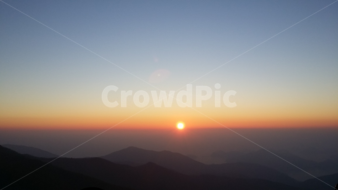 해,일출,산,운무,능선,자연,풍경,nature,landscape,outdoors,옥외,sunset,일몰,red sky,붉은 하늘,sky,하늘,dusk,황혼,dawn,새벽