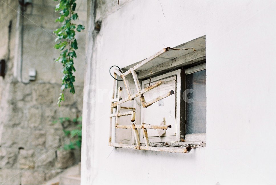 창문,window,감성,broken,창살,봄,감성,sensible,feeling,빈티지사진,빈티지느낌,빈티지감성,vintage,건축물,건물외관,exterior,building,structure,architecture,construction
