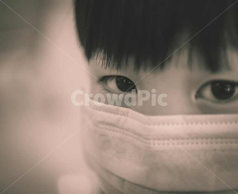 마스크,어린이,코로나,병원,흑백사진,전염병,질병예방,사람,인물,인간,human,person,어린이,어린아이,child,children,kid,흑백,모노톤,monochrome,black and white