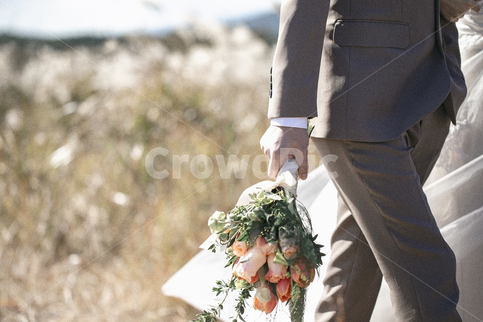 식물,사람,꽃부케,꽃,flower,flowerbouquet,flowerarrangement,의류,웨딩,weddingsnap,결혼,혼례,웨딩,wedding,marriage,marry
