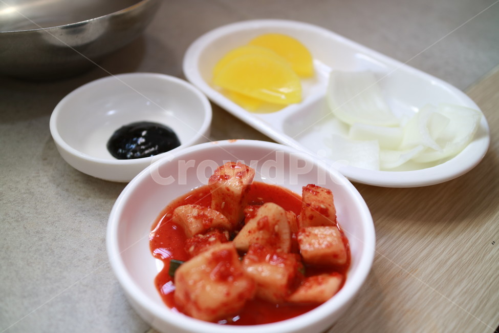 깍두기,단무지,양파,춘장,밑반찬,중식,중식요리,중국집,중국음식,중화요리,food,음식,korea,kimchi,onion