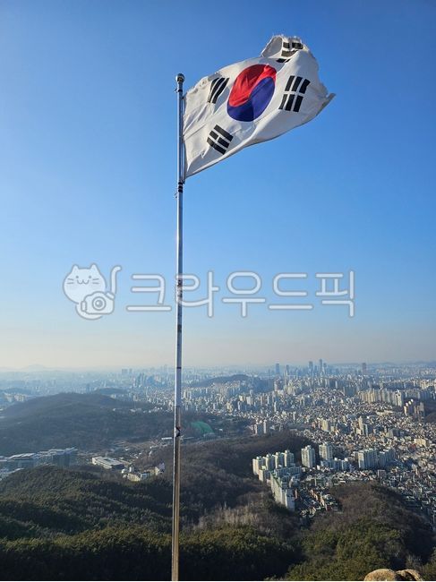 태극기,국기게양일,국기게양,국경일,국기,국기계양일,태극기게양일,국기계양,태극기계양일,태극기게양,태극기계양,산정상,도시풍경,경치,도시전경,flag,깃발