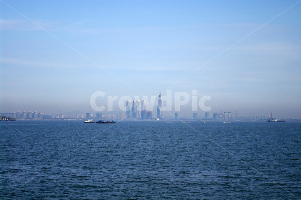 바다,sea,서해,푸른,하늘,도시,인천,한국,자연,풍경,nature,landscape,도시,city,한국도시풍경,한국도시경관,korea cityscape,metropolis,중심지,building,건물,시티,town,urban,어반,transportation,교통,vehicle,차량,watercraft,선박,vessel,용기