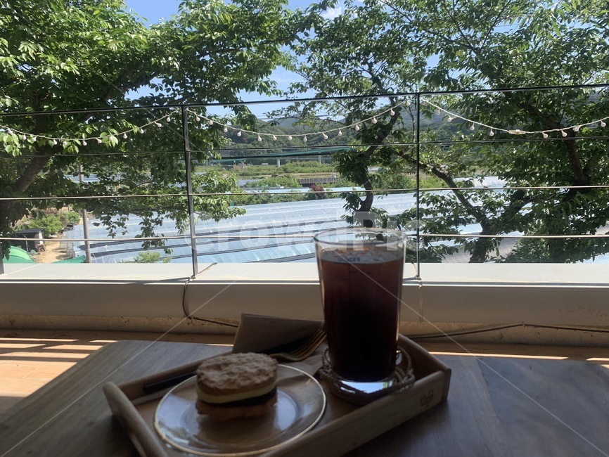 컵,cup,커피,빵,coffeecup,여유,한가로움,여유로움,여가,휴식,나른,오후,힐링,커피,카페,coffee,cafe