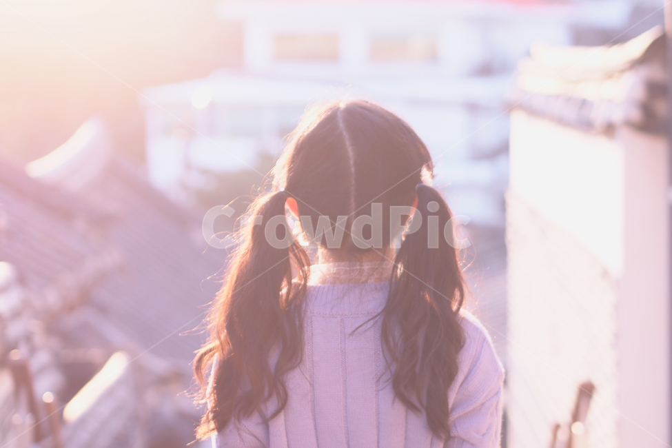 보라색,햇살,뒷모습,소녀,색감,sensible,feeling,사람,인물,인간,human,person,여성,여자,woman,female,lady,감성,sensible,feeling,휴식,힐링,rest,relaxation,healing,색깔,색상,색채,색감,color sense,color sensitivity,feeling of color