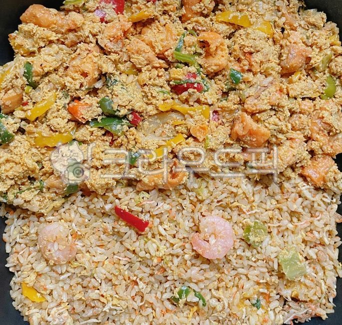 Poo Pad Pong Curry,cocktail shrimp,shrimp,Shrimp Fried Rice,Thai food,green onion,vegetable,seafood,Crab Meat Fried Rice,rice,curry,food,meal,Phu Patpong,crab meat,Seafood fried rice,paprika,fried rice