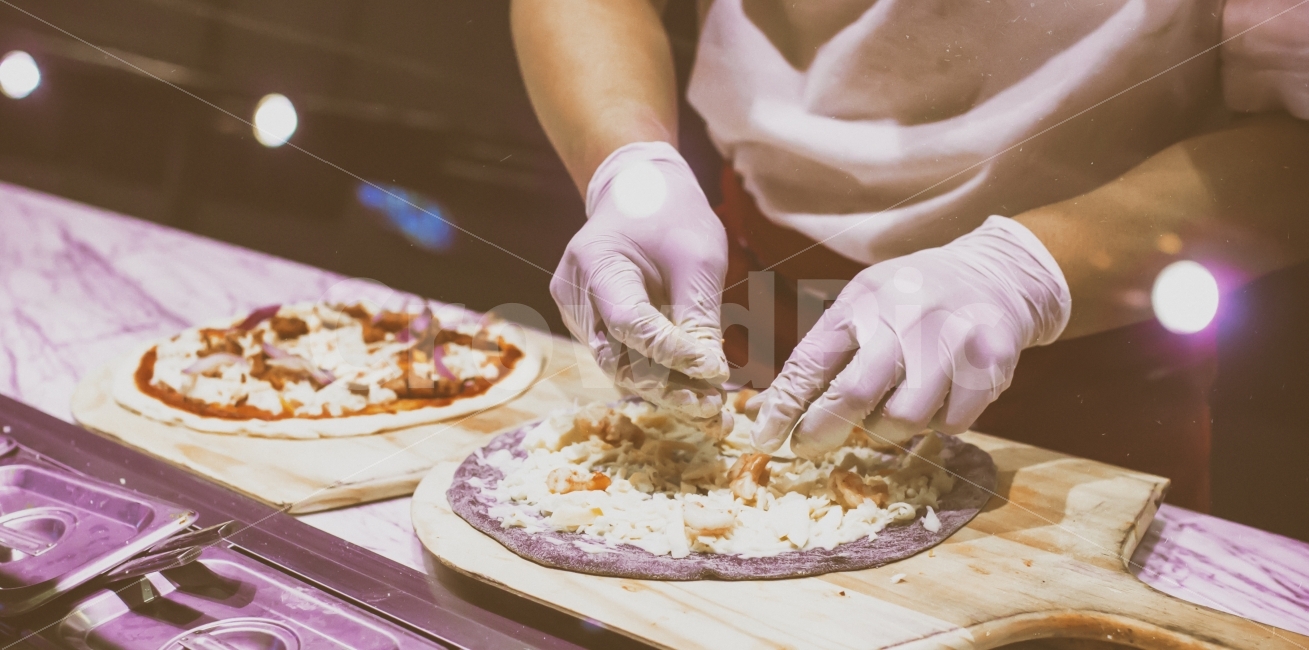 피자,pizza,dough,반죽,만들기,나폴리,준비,레스토랑,요리하기,이탈리아문화,피자집,음식,치즈,음식재료,미식가,신선함,토마토,빵,오븐,speed,korea,한국,사람,인물,인간,human,person,신체일부,몸,body,음식,식재료,요리,food,cook,meal,dishes,food reserves,빵,bread,감성,sensible,feeling