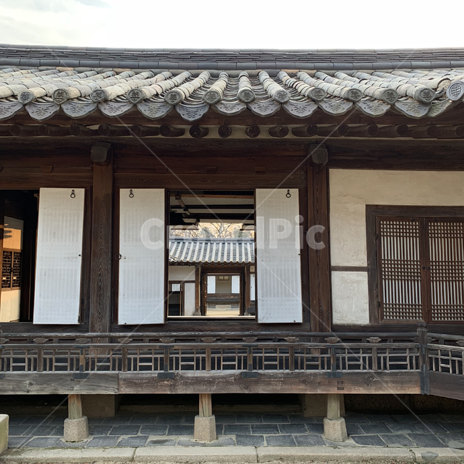 roof,Changgyeonggung Palace,Palace,tree,history,seoul,korea,Hanok,eaves,tile,tradition,tiled house,Shipbuilding,old palace