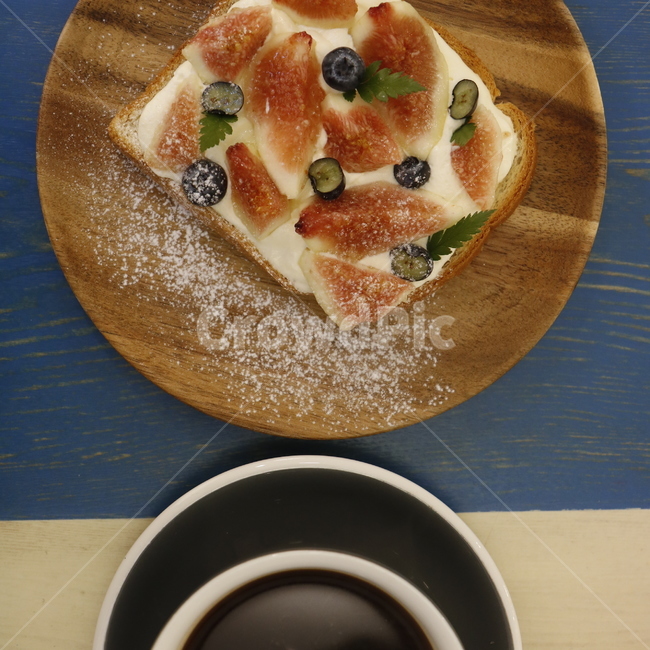무화과,무화과토스트,카페메뉴,디저트,디저트메뉴,크림치즈,음식,식재료,요리,food,cook,meal,dishes,food reserves,빵,bread,디저트,간식,후식,dessert,snack