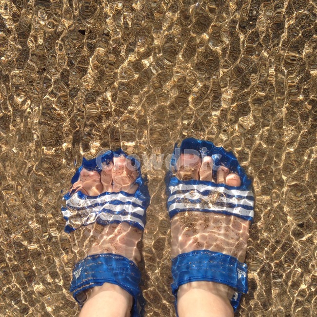 제주,jeju,떠나요,바다,아이,물놀이,청량,투명,배낭여행,샌들,여름,계절,summer,season,사람,인물,인간,human,person,신체일부,몸,body