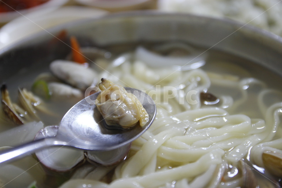 바지락,칼국수,바지락칼국수,수저,한국음식,조개