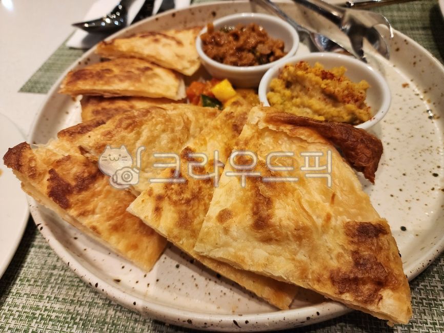 A fire pit,I am,Gillick Butter Naan,Nan cuisine,ovaries,Butter naan,plate,Grilled Garlic Nan,bowl,tortilla,golden butter naan