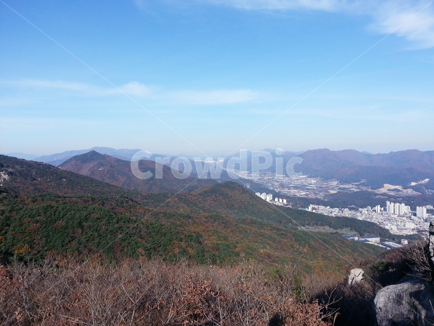 하늘,산,sky,가을,풍경,금정산,도시,부산,푸른,맑음,한국,대한민국,나무,단풍,등산,구름,햇살,mountain,scenery,fall,autumn,city,busan,blue,clean,clear,korea,tree,maple,mountainclimbing,cloud,sunny