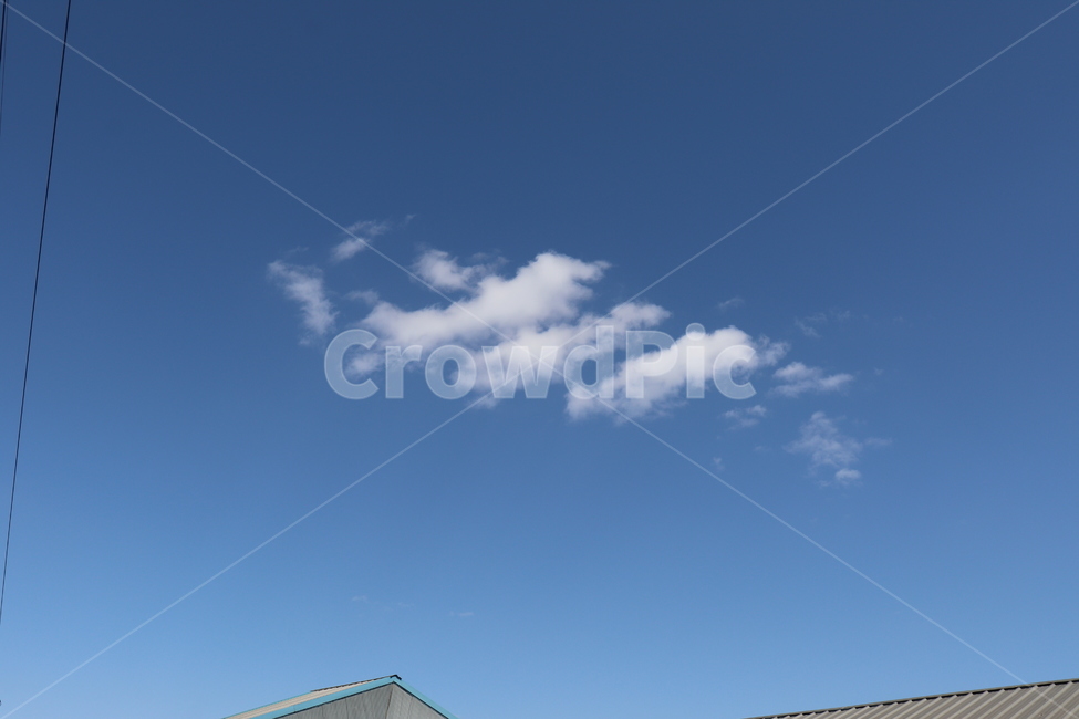 하늘,구름,파란색,화창함,맑음,깨끗함,sky,cioud,white,blue,봄,spring,자연,풍경,nature,landscape,outdoors,옥외,building,건물,rural,농촌