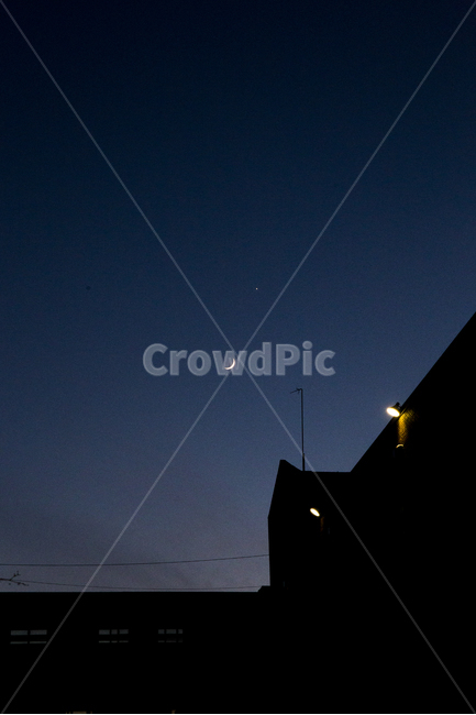 초승달,하늘,저녁,분위기,감성,야경,밤,풍경,nightscape,night,landscape,도시,city,nature,자연,outdoors,옥외,building,건물