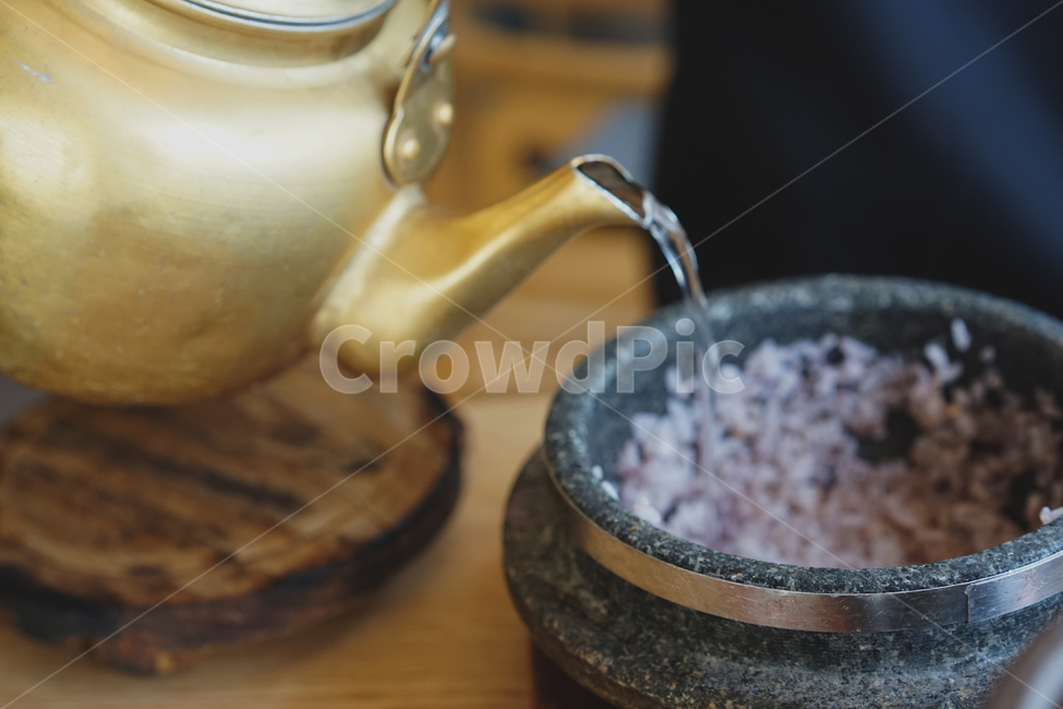 한식,요리,음식,식사,밥,돌솥밥,돌솥,주전자,누룽지,음식,식재료,요리,food,cook,meal,dishes,food reserves,한식,한국음식,한국요리,korean food,korean dishes,korean meal,korean cook