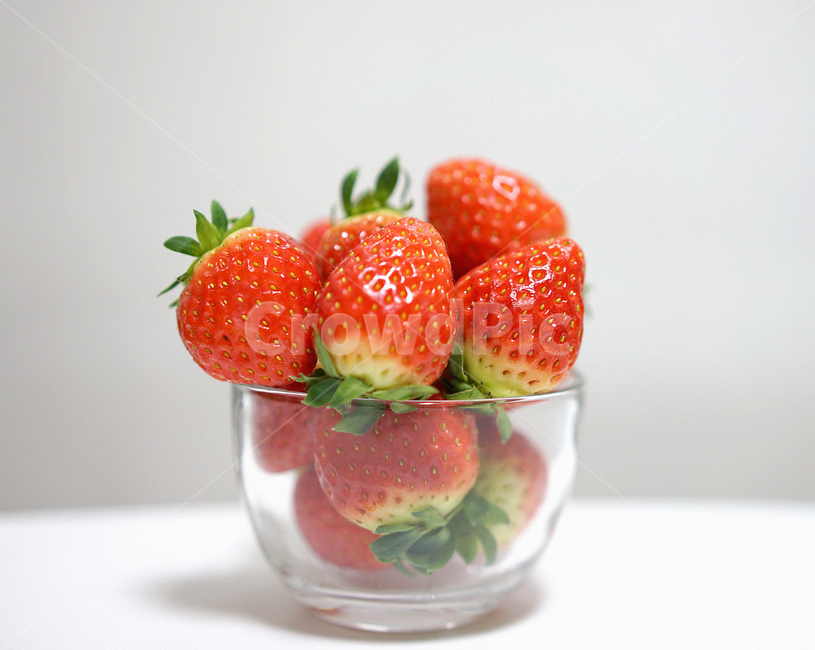 딸기,strawberry,과일,음식,겨울철과일,빨강,레드,red,베리,음식,식재료,요리,food,cook,meal,dishes,food reserves,과일,열매,fruit