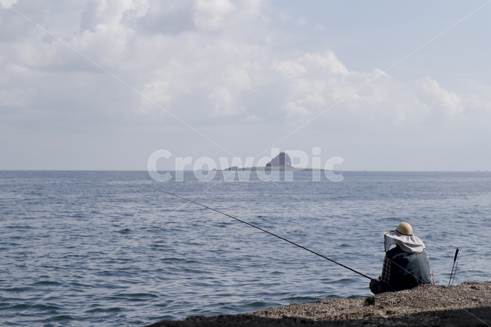 바다,풍경,낚시,water,물,outdoors,인간,person,사람,fishing,기다림,사람,인물,인간,human,person,스포츠,레저,운동,sports,leisure,exercise,고독함,외로움,쓸쓸함,우울함,슬픔,lonely,solitary