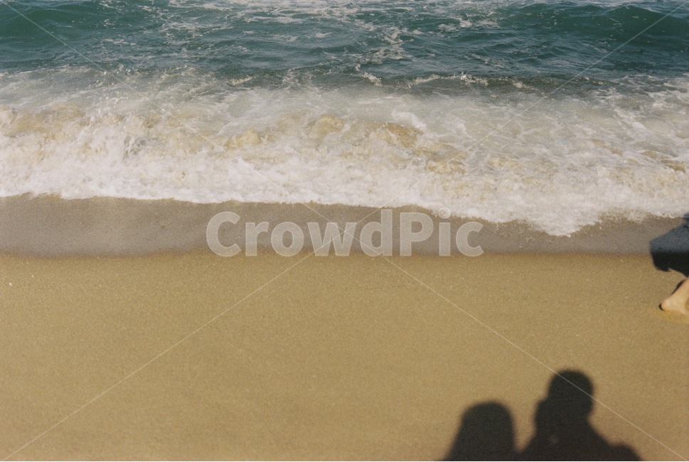 바다,커플,그림자,필름카메라,필카,모래사장,자연,풍경,nature,landscape,해변,바다,beach,sea,감성,sensible,feeling,outdoors,옥외,ocean,대양,water,물