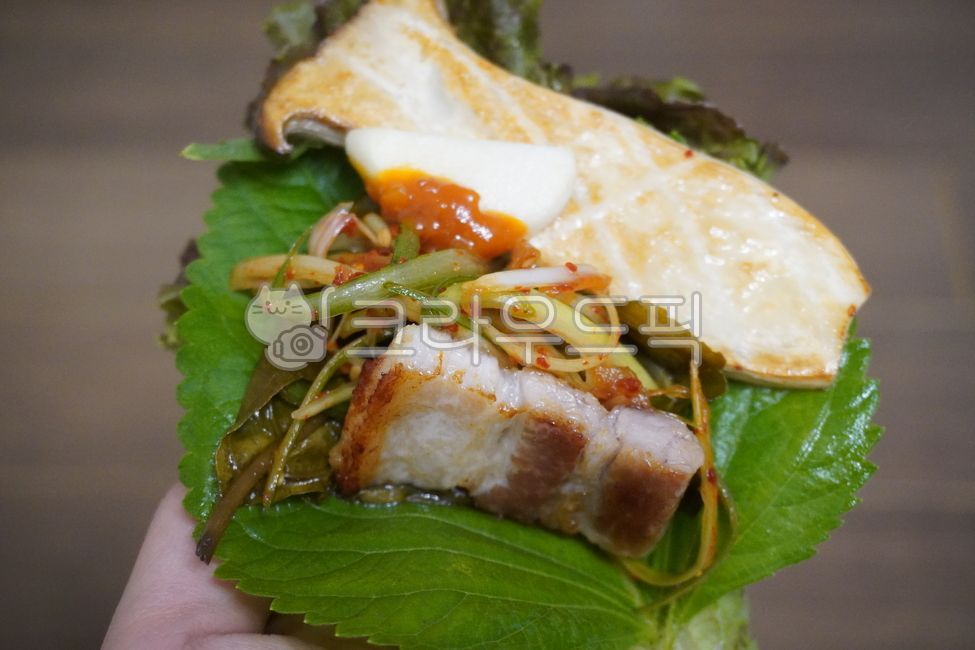 쌈,삼겹살,쌈채소,야채,반찬,음식,food,상추,깻잎,집밥,고기,구이,돼지고기,pork,파절이,버섯